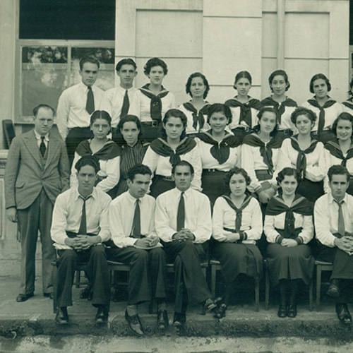 Foto de grupo de estudiantes de colegio de principios de siglo 20